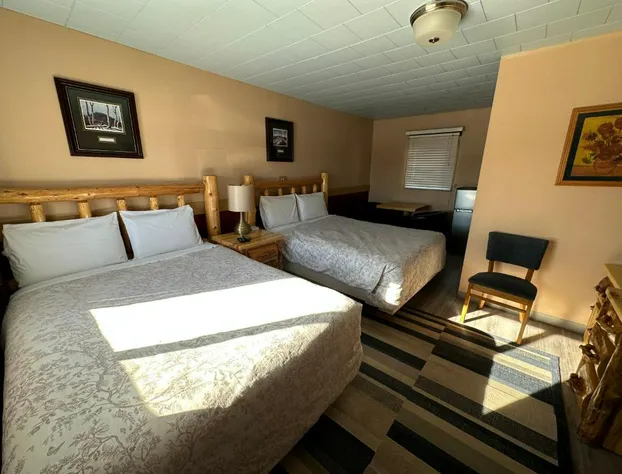 Pinecrest Motel hotel detail image 4