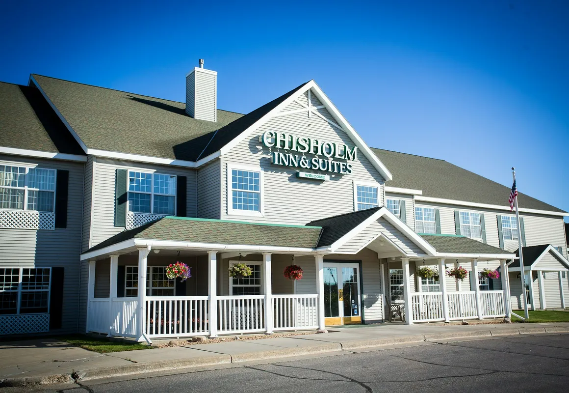 Chisholm Inn & Suites hotel hero