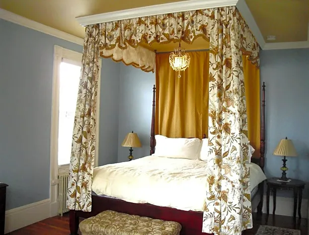 Bellevue Manor hotel detail image 2