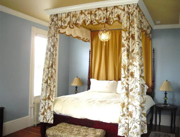 Bellevue Manor hotel detail image 2