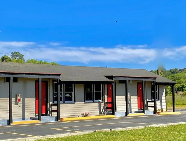 Whistling Pines - Daily & Extended Stay, Elizabeth City hotel detail image 4