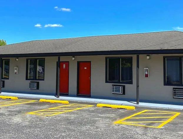 Whistling Pines - Daily & Extended Stay, Elizabeth City hotel detail image 4