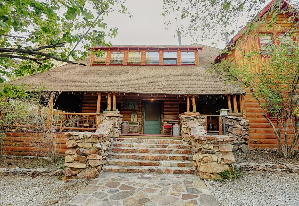 Gold Mountain Manor Bed and Breakfast hotel hero