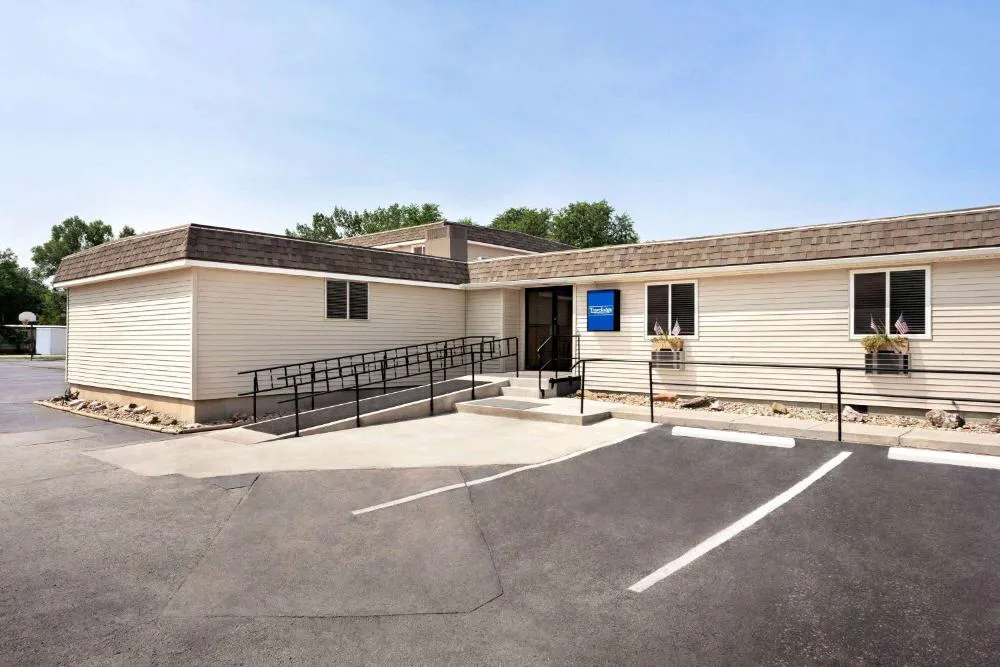 Travelodge by Wyndham Edgemont hotel hero