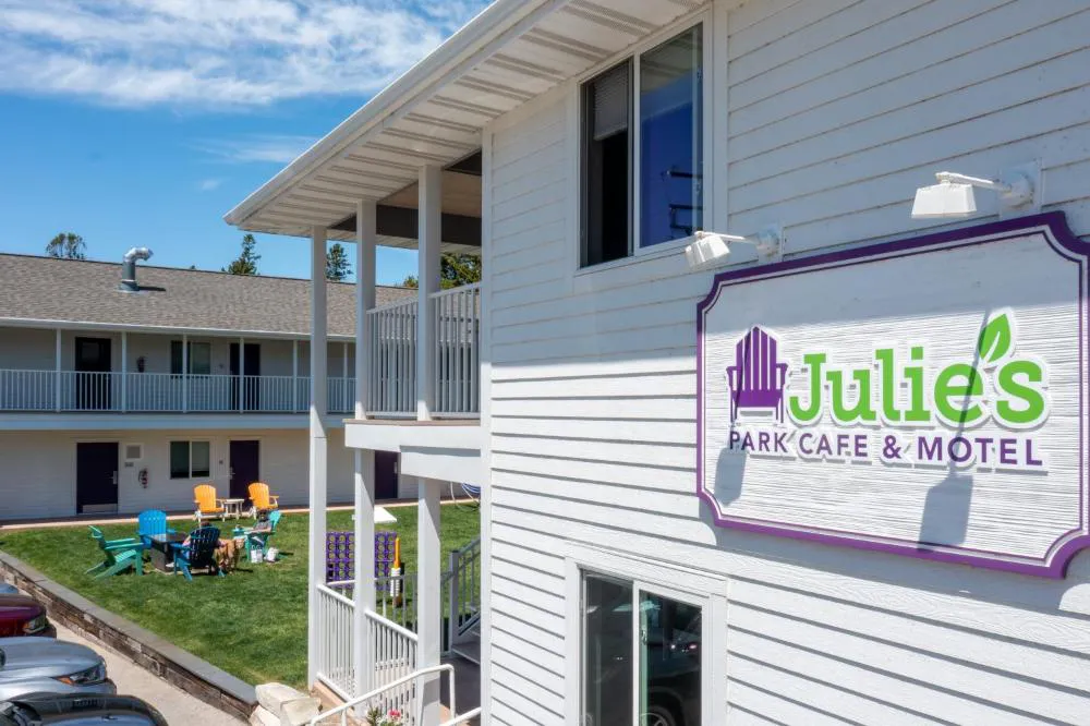 Julie's Park Cafe and Motel hotel hero