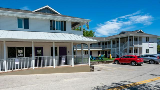 Julie's Park Cafe and Motel hotel detail image 1