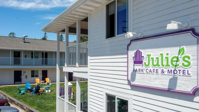 Julie's Park Cafe and Motel hotel detail image 2