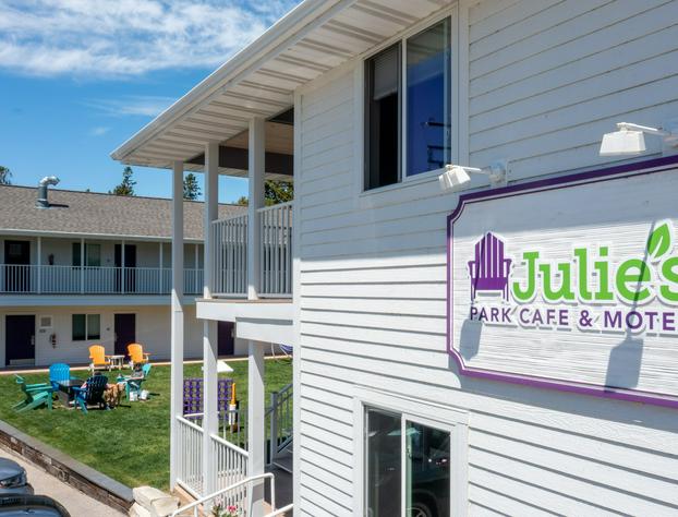 Julie's Park Cafe and Motel hotel detail image 2