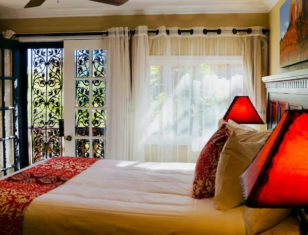 Lantern Light Inn - Romantic Getaway hotel detail image 3