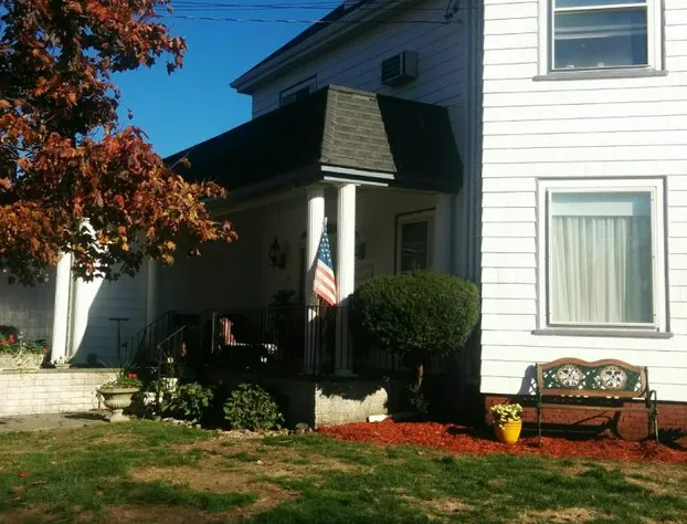 Château sur Mer Bed & Breakfast hotel detail image 3