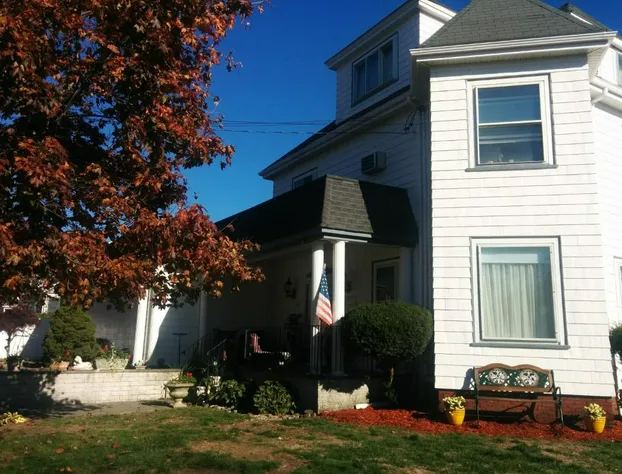 Château sur Mer Bed & Breakfast hotel detail image 3