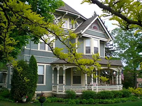 Aurora Staples Inn hotel detail image 4