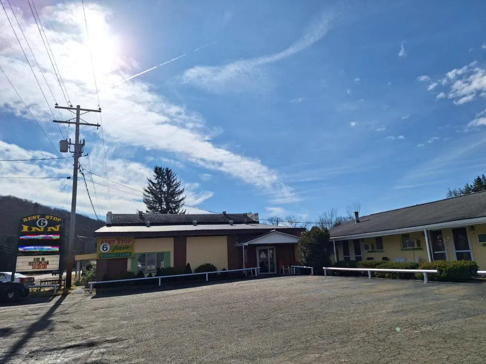 Rest Stop 6 Inn hotel hero