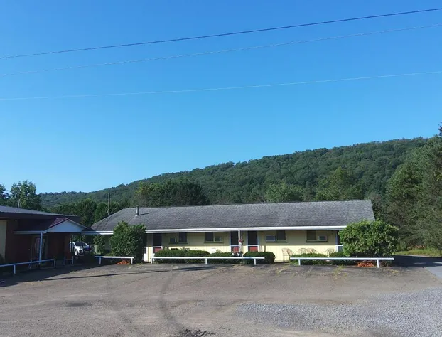 Rest Stop 6 Inn hotel detail image 2