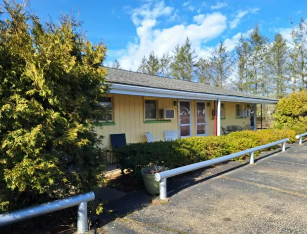 Rest Stop 6 Inn hotel detail image 4