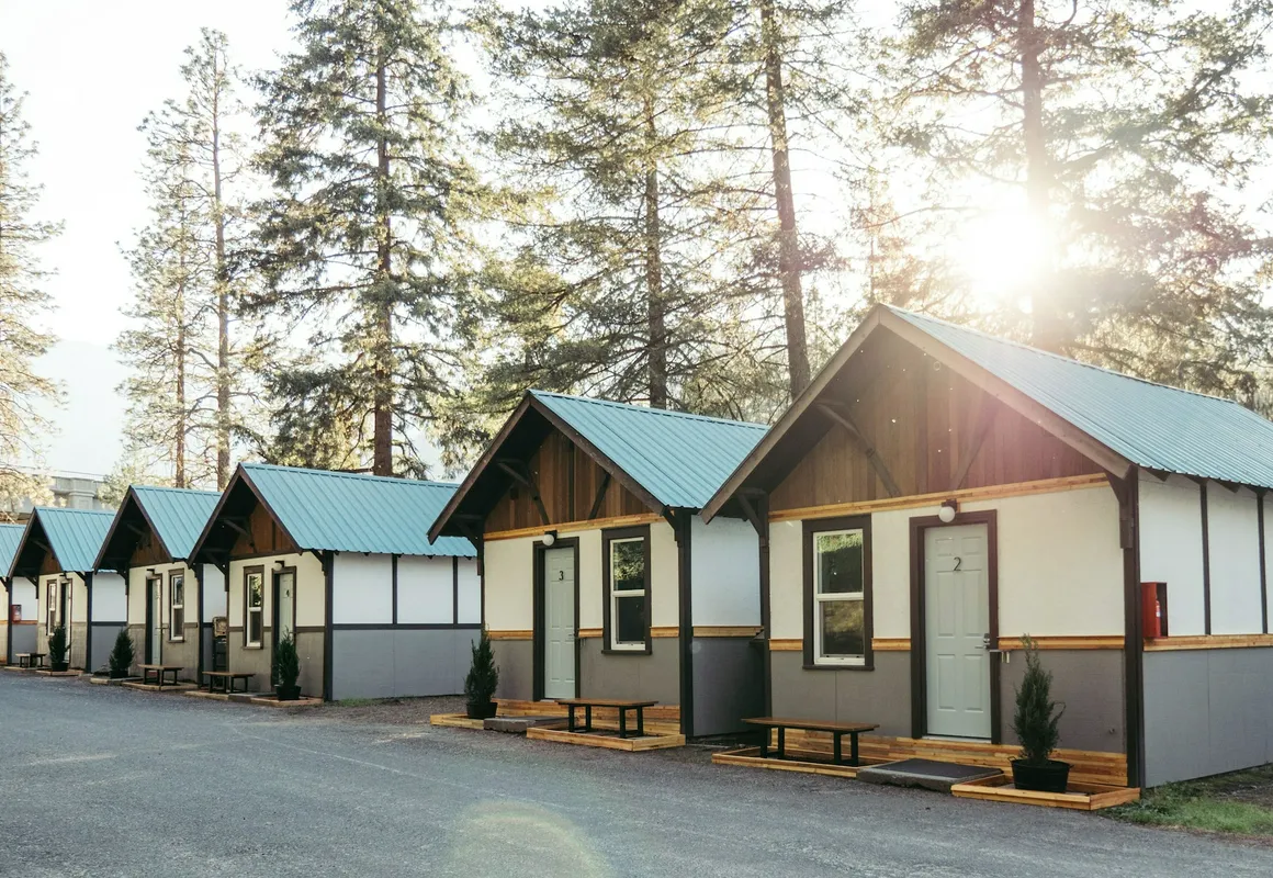 LOGE Leavenworth Riverside hotel hero