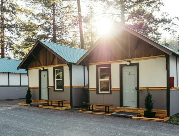 LOGE Leavenworth Riverside hotel detail image 1