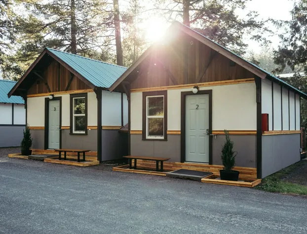 LOGE Leavenworth Riverside hotel detail image 2