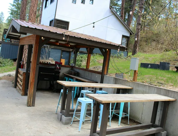 LOGE Leavenworth Riverside hotel detail image 4