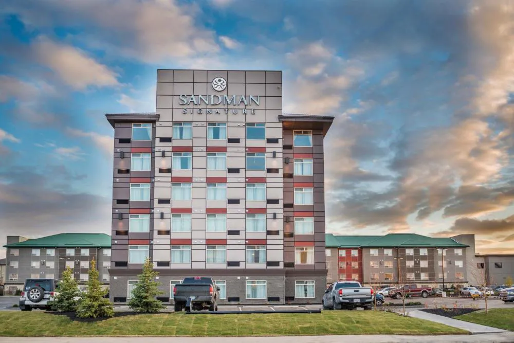 Sandman Signature Calgary Airport Hotel hotel hero