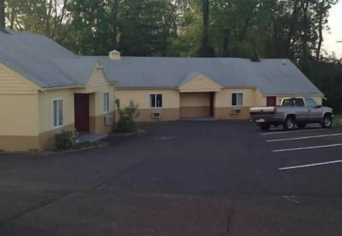 Colonial Village Motel hotel hero