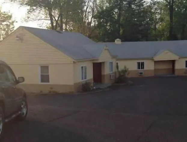 Colonial Village Motel hotel detail image 2