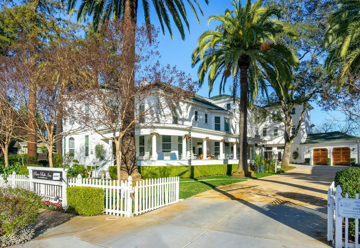 The River Belle Inn hotel hero