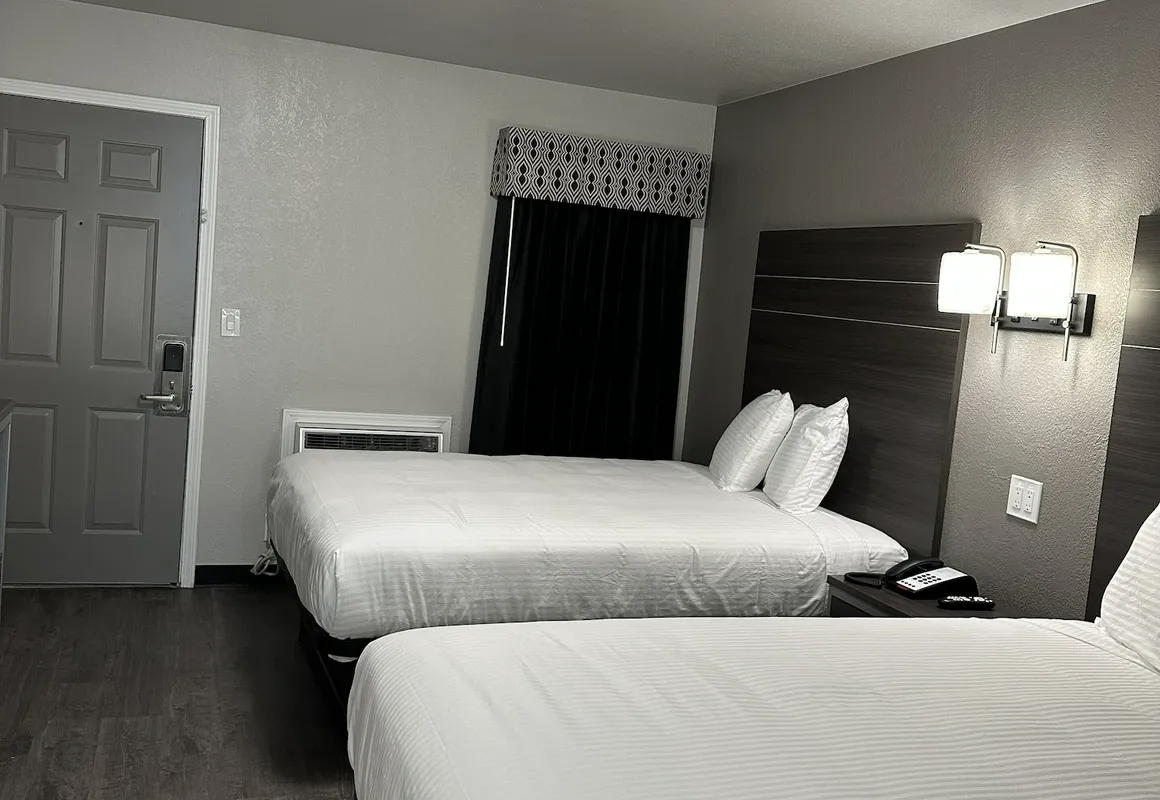 Sleepy Traveler Motel hotel hero