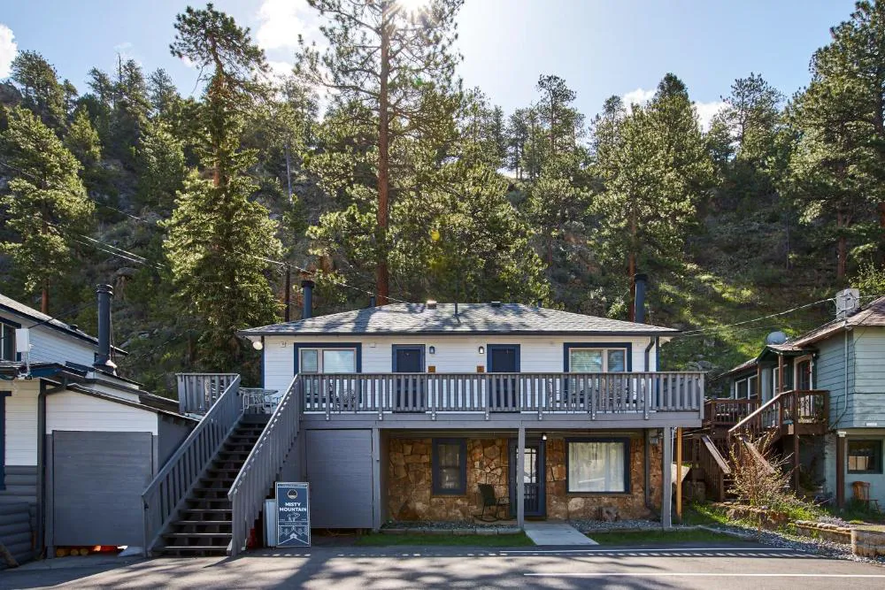 Misty Mountain Lodge hotel hero