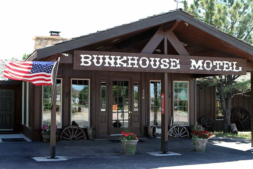 Bunkhouse Motel hotel hero