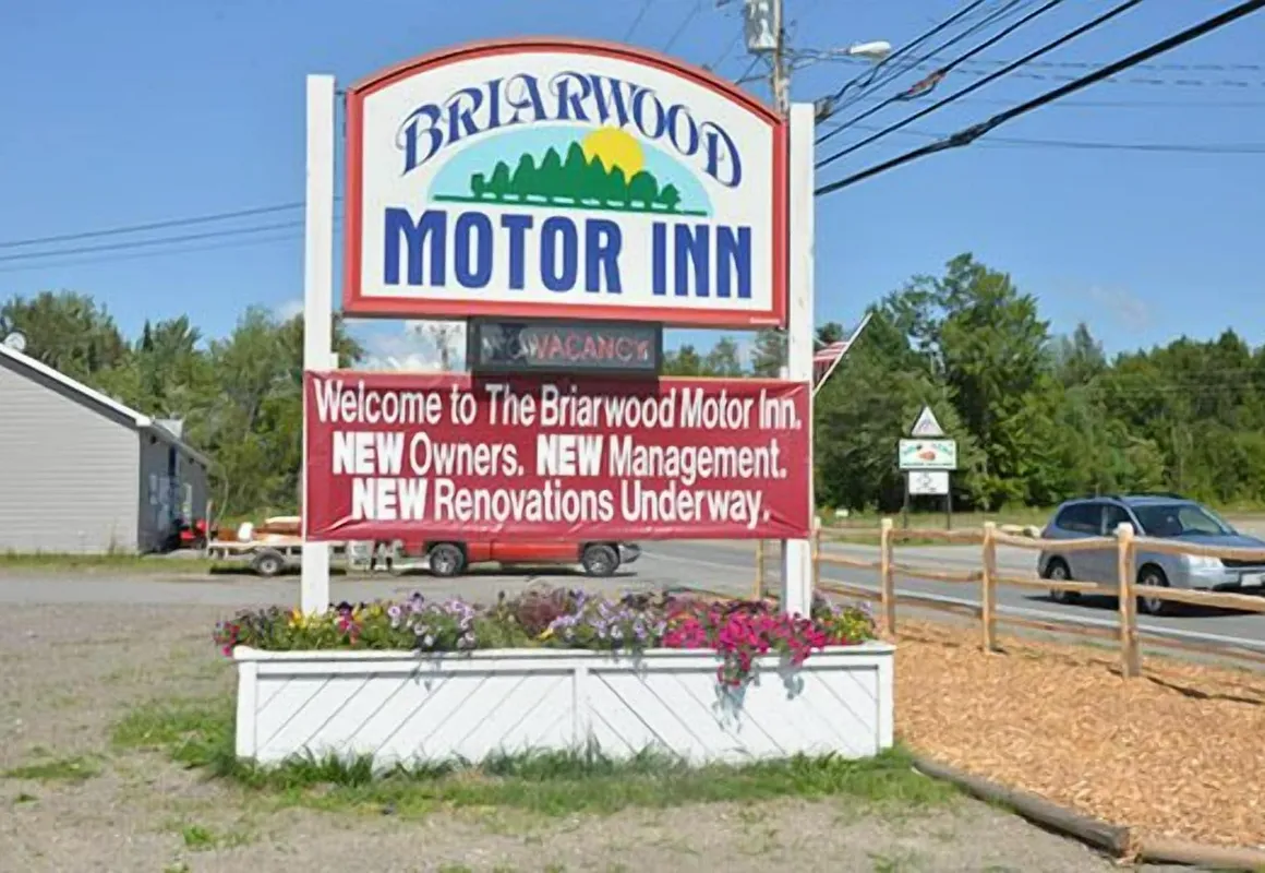 Briarwood Motor Inn hotel hero