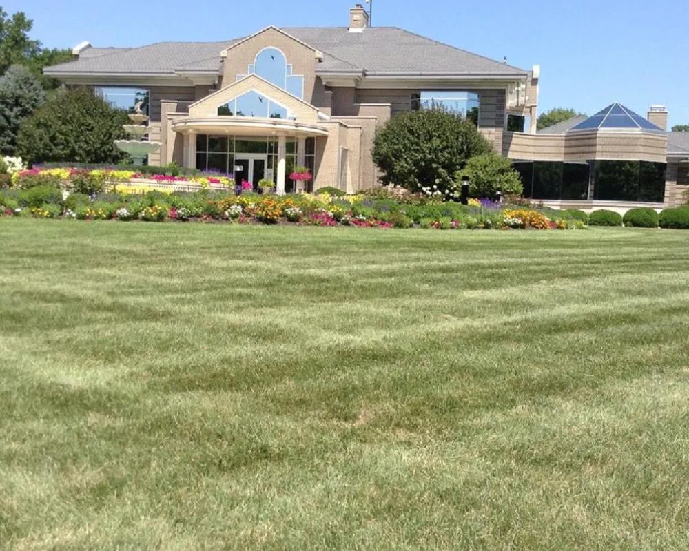 Mill Creek Gardens hotel hero