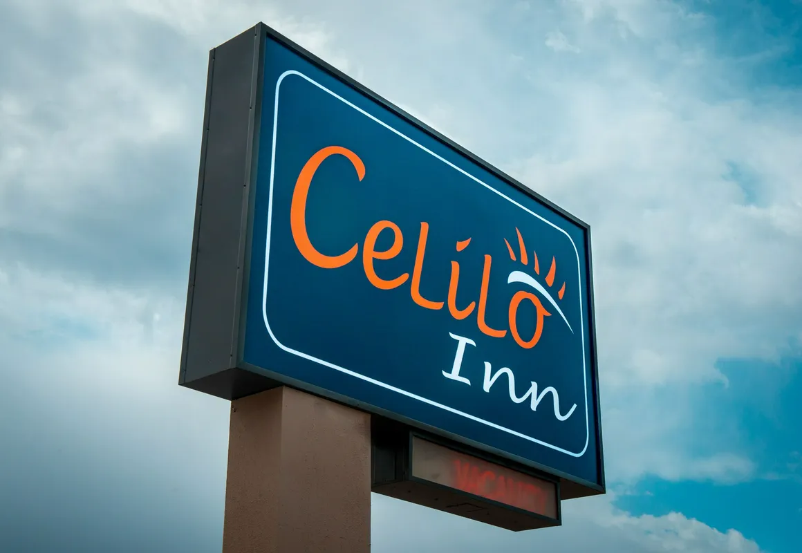 Royal American Inn hotel hero