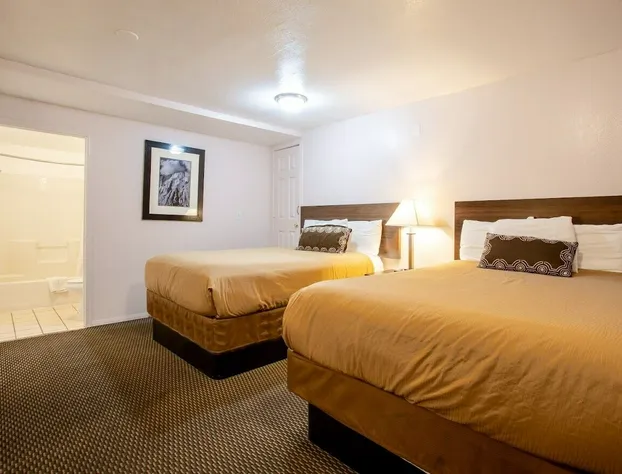 Royal American Inn hotel detail image 3