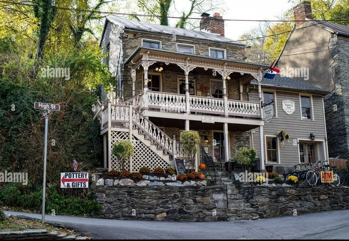 Town's Inn hotel hero