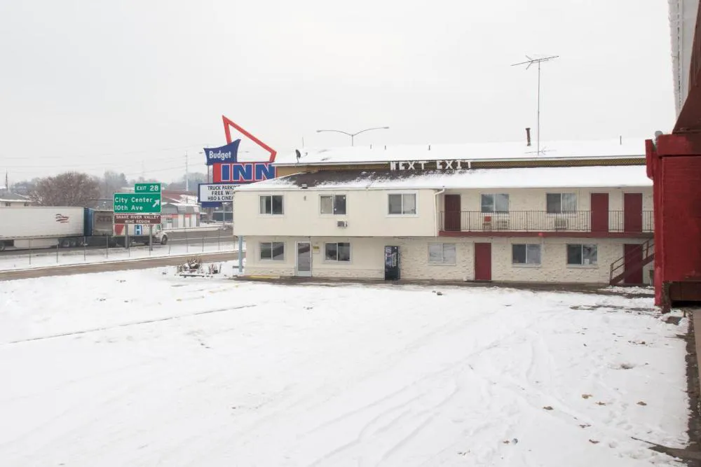 Budget Inn hotel hero