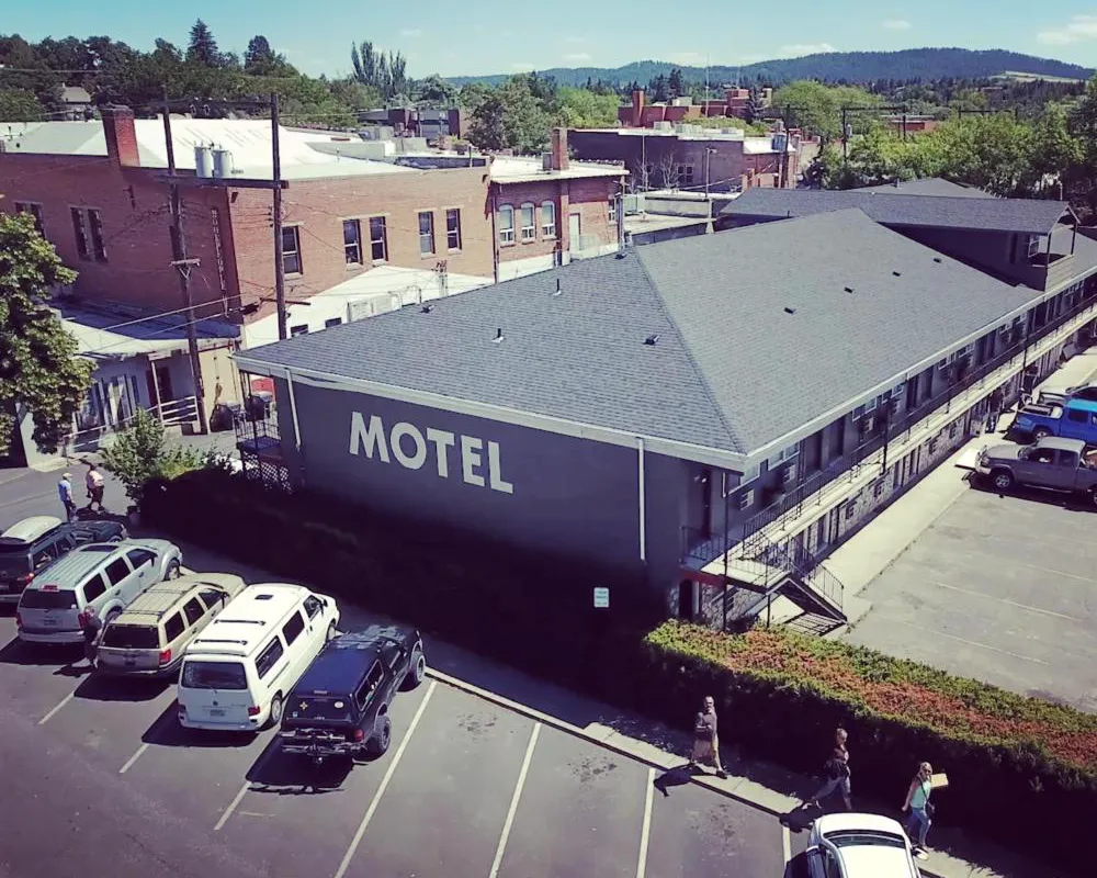 Monarch Motel hotel hero