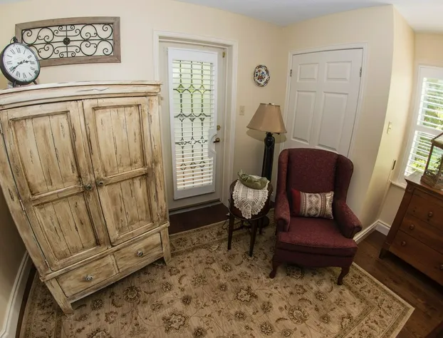 Moonstone Manor Bed & Breakfast hotel detail image 4