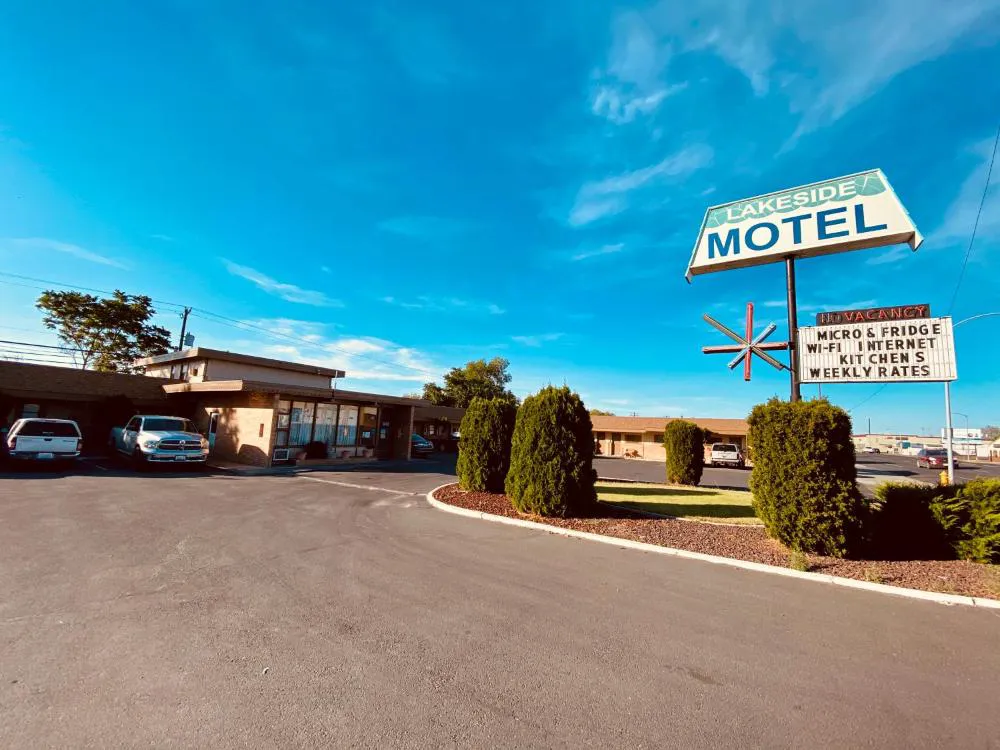 Lakeside Motel hotel hero