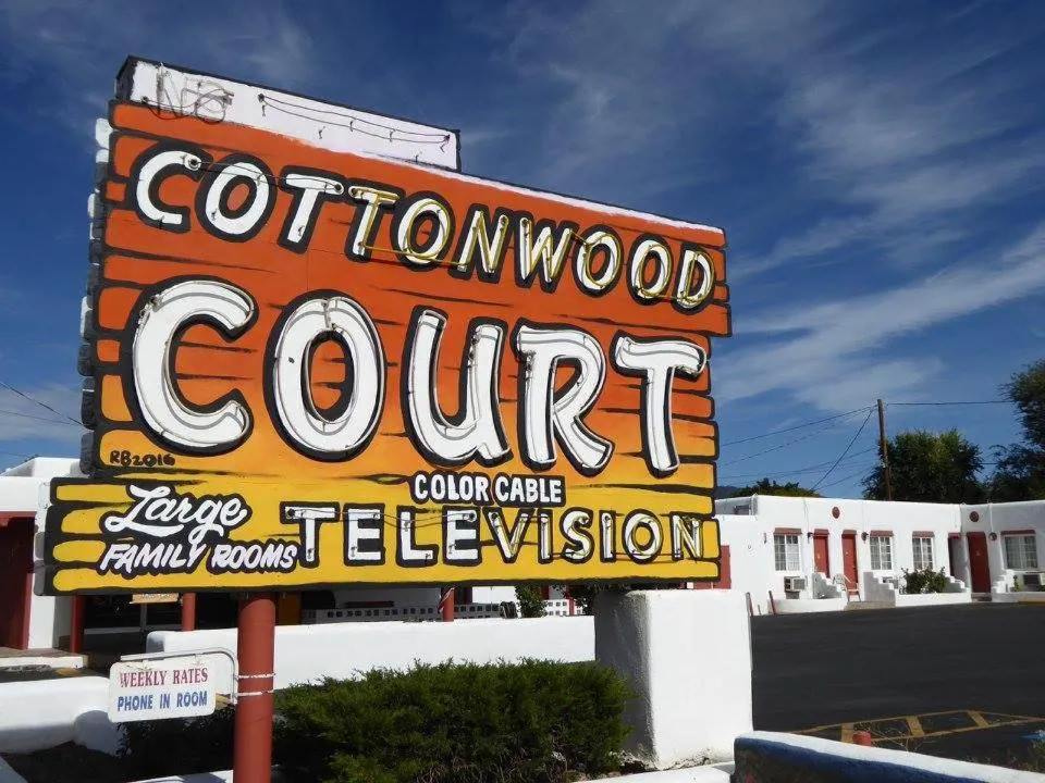 Cottonwood Court Motel hotel hero