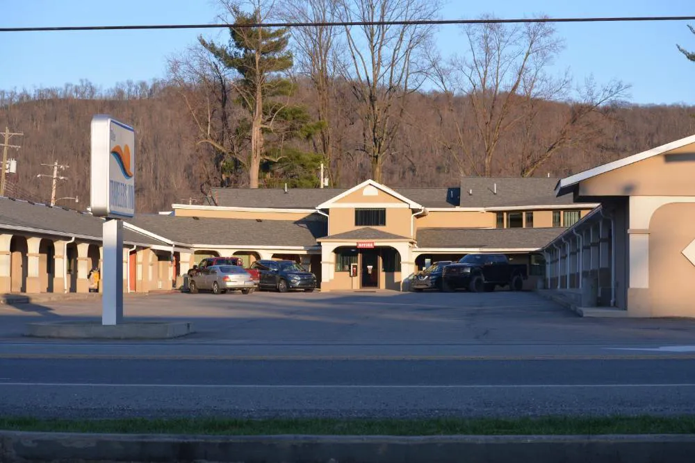 Travelers Inn hotel hero