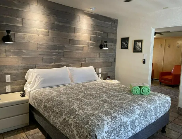 Desert Paradise Resort- Gay Men's Resort hotel detail image 4