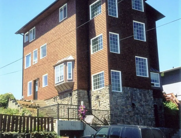 Nelscott Manor hotel detail image 1