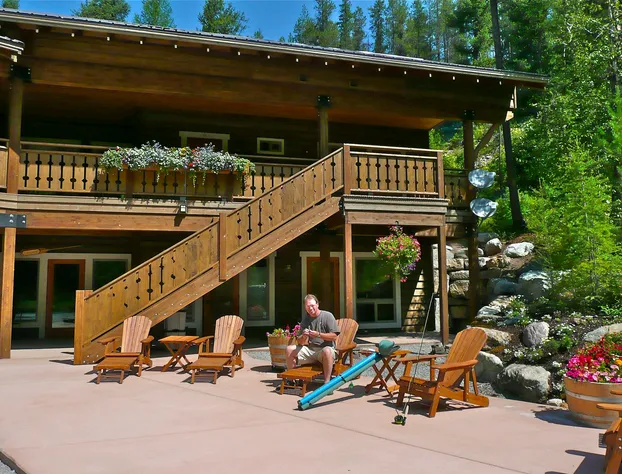 Glacier Guides Lodge hotel detail image 1