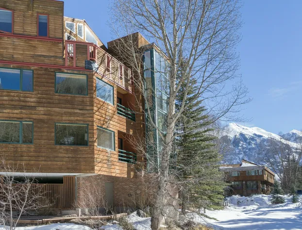 Ice House Suites and Condominiums hotel detail image 1