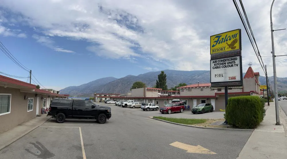 Falcon Resort hotel hero