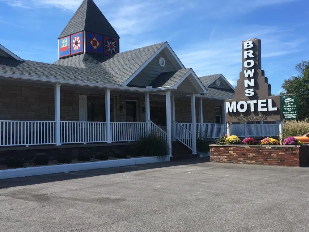 Brown's Motel Aberdeen hotel hero