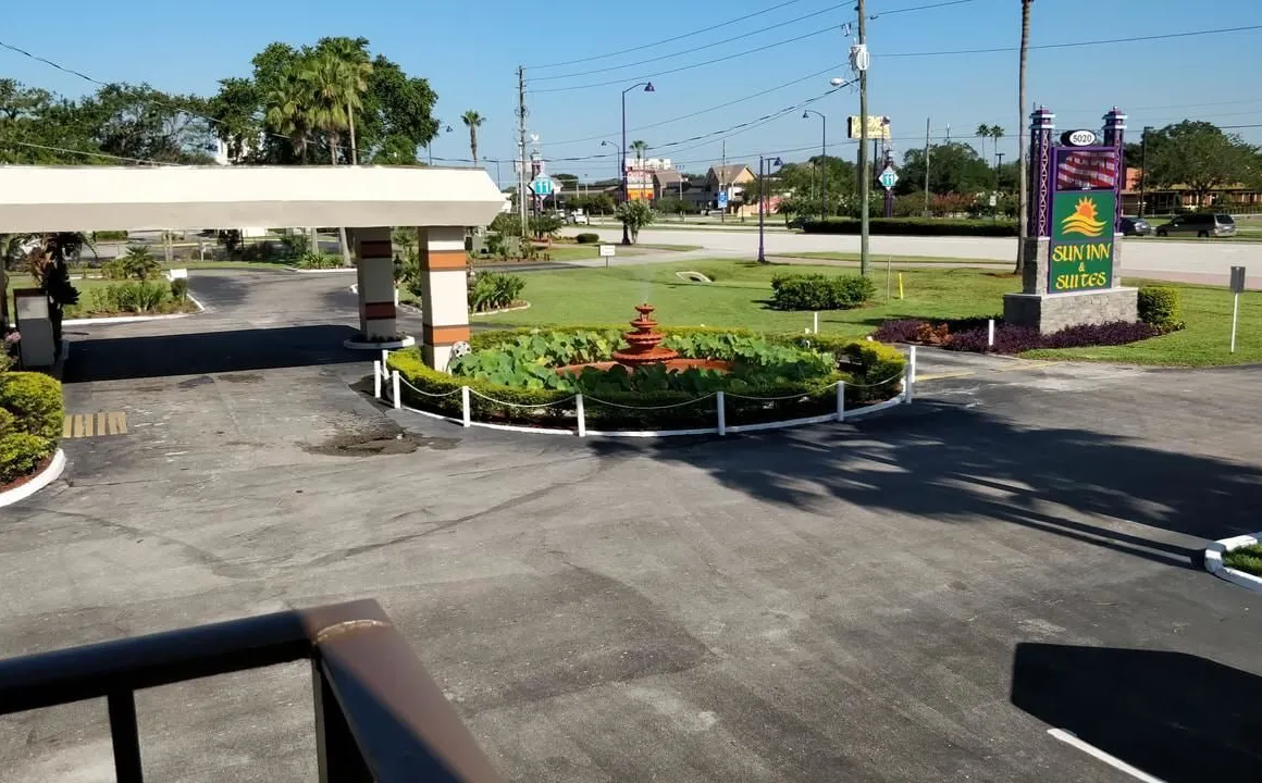 Sun Inn & Suites hotel hero