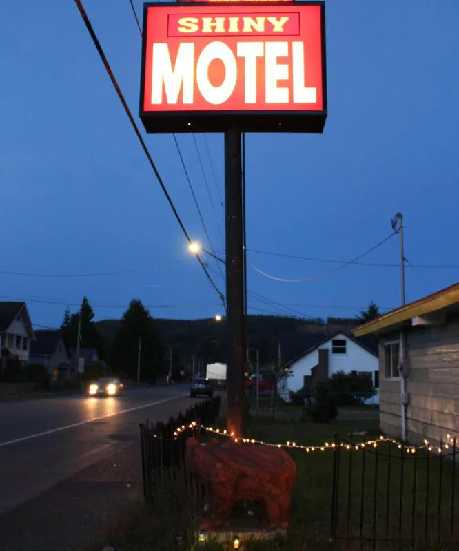 Shiny Motel hotel hero