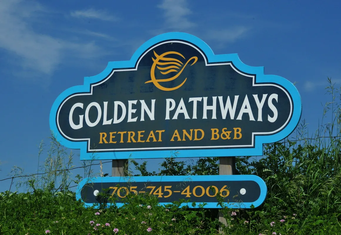 Golden Pathways Retreat B&B hotel hero